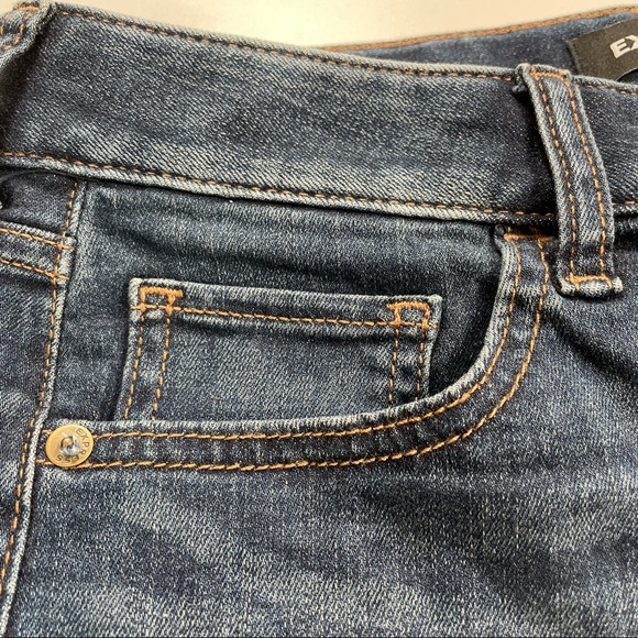 Express 5-pockets low rise Jean short Size 0 - Picture 3 of 7